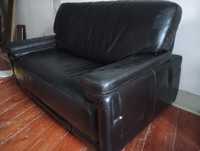 Sofá de couro preto usado em bom estado