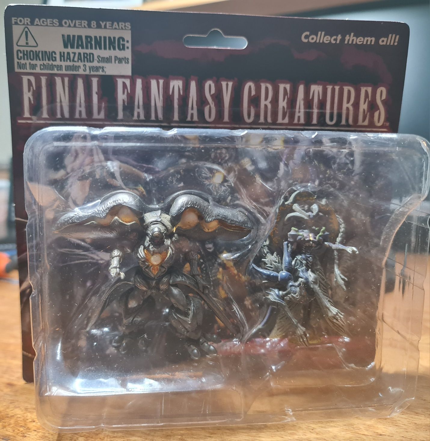 Figurki z Final Fantasy Creatures, dwa zestawy