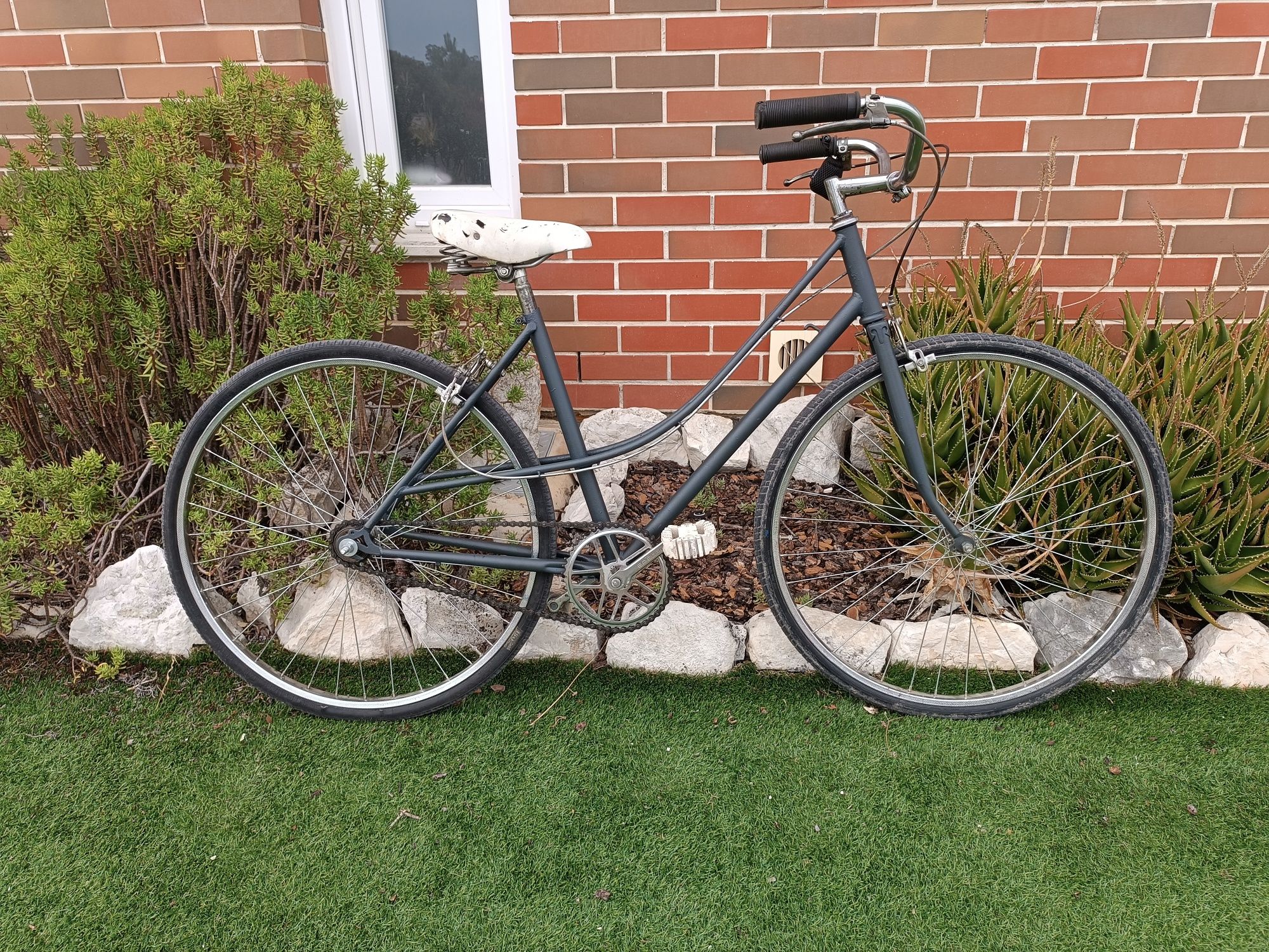 Bicicleta "pasteleira" restaurada
