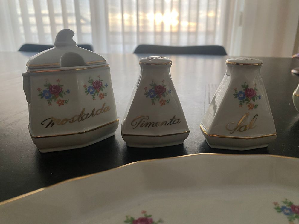 Travessa e galheteiro candal