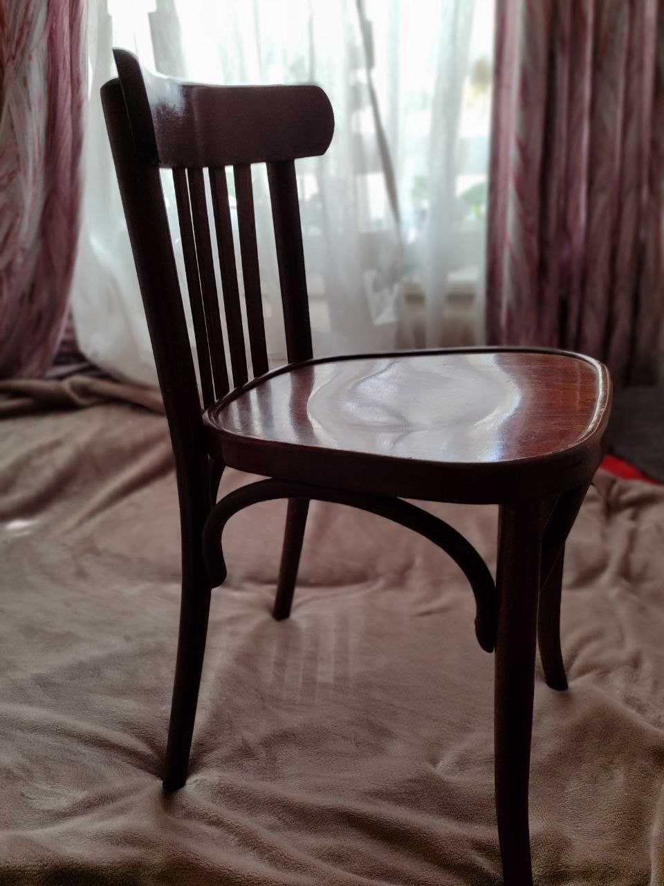 Продам стулья  (старинные  1978 года), с красного дерева