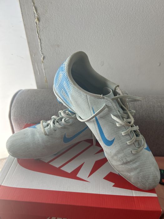 Chuteiras da nike nova e barata