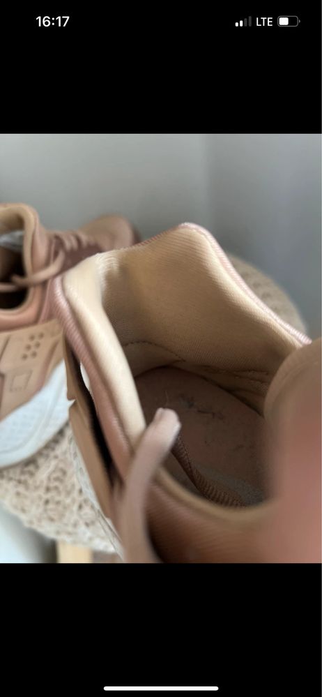 Nike air huarache rose gold