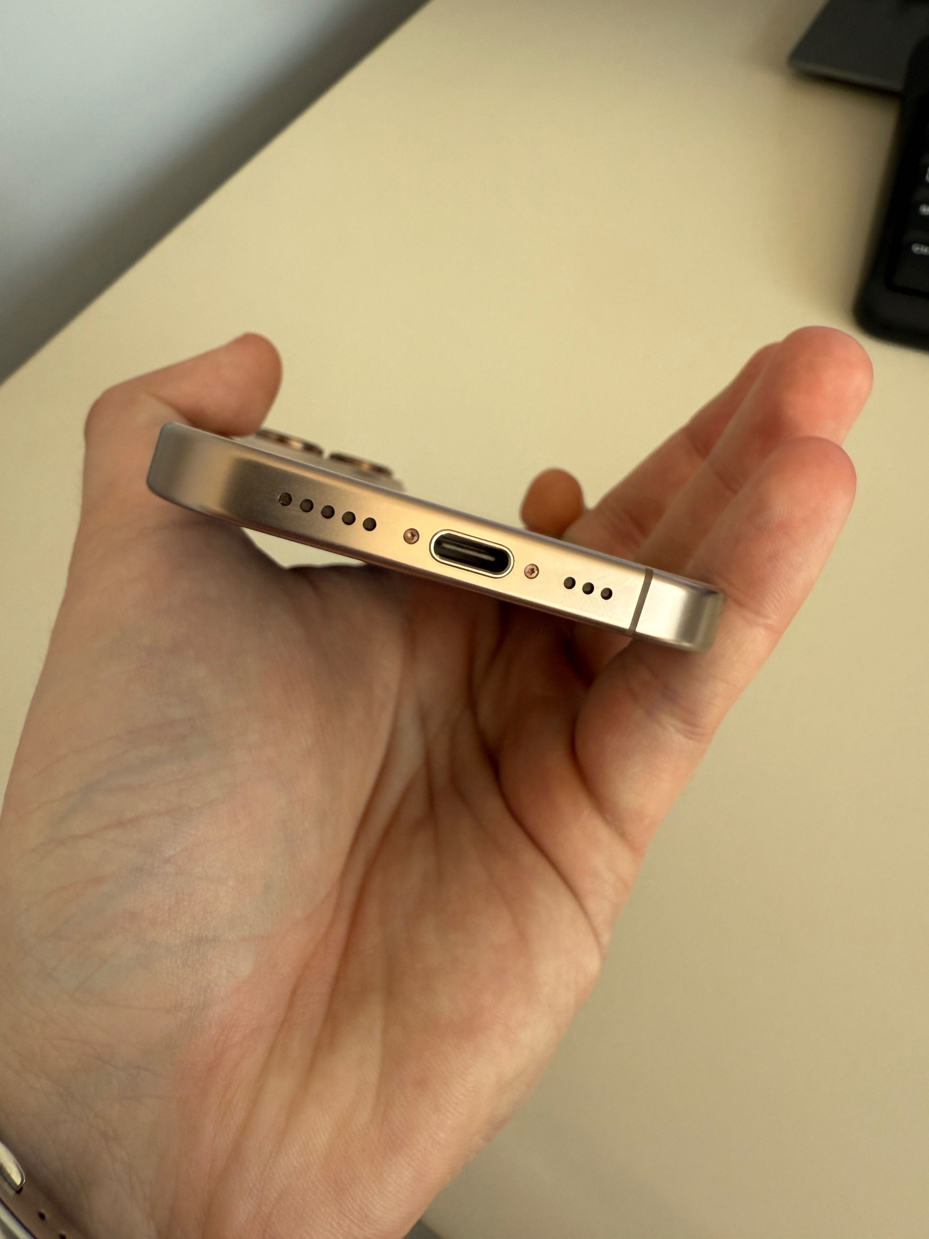 iPhone 16 pro 256 gb Neverlock Dessert Titanium