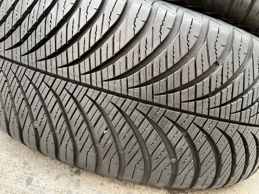 Шины всесезонные 2шт 215/55/R17 Goodyear Vector4seasons