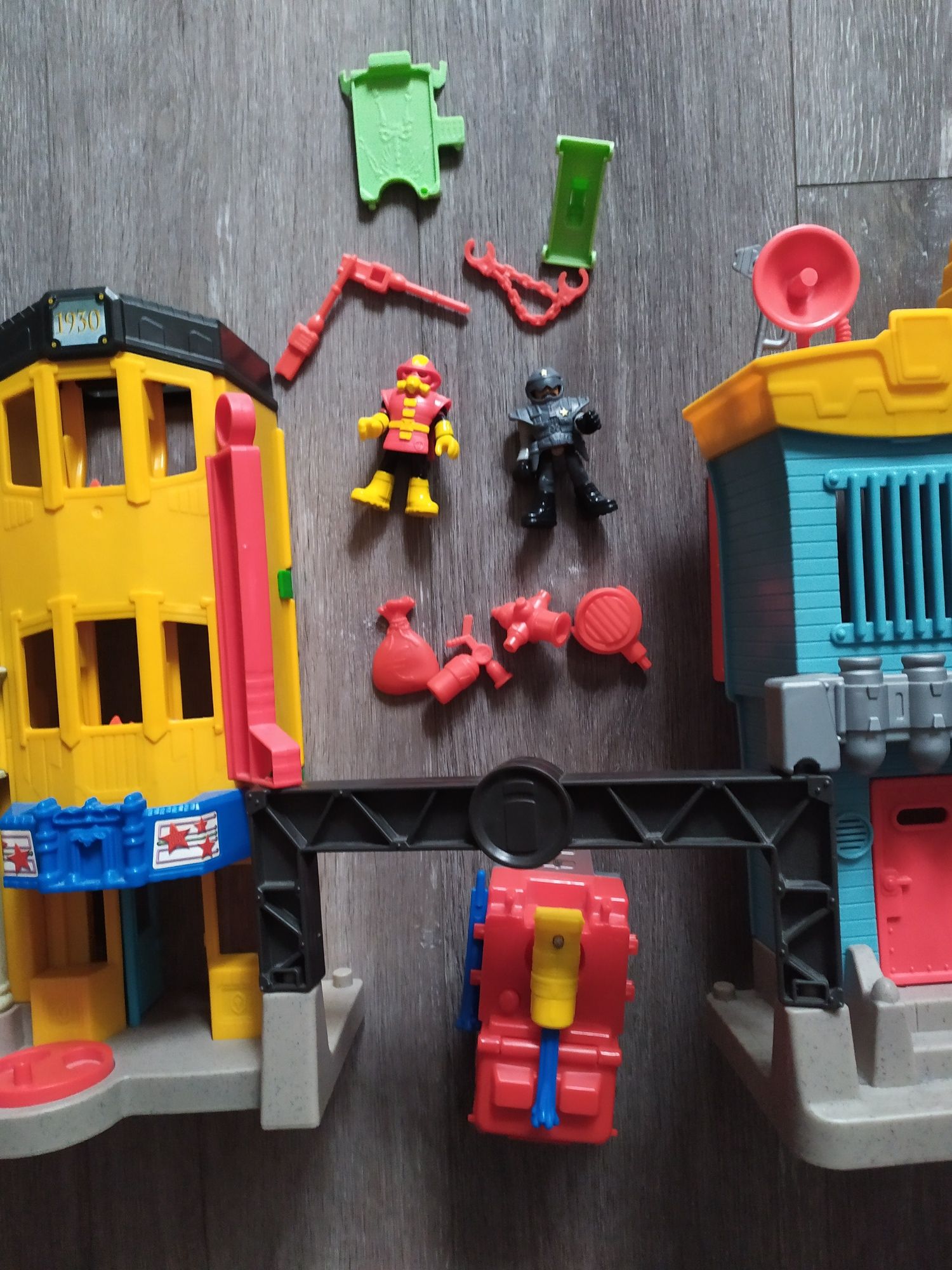 Fisher Price Imaginext Miejskie Centrum Ratunkowe Dźwięki Światło