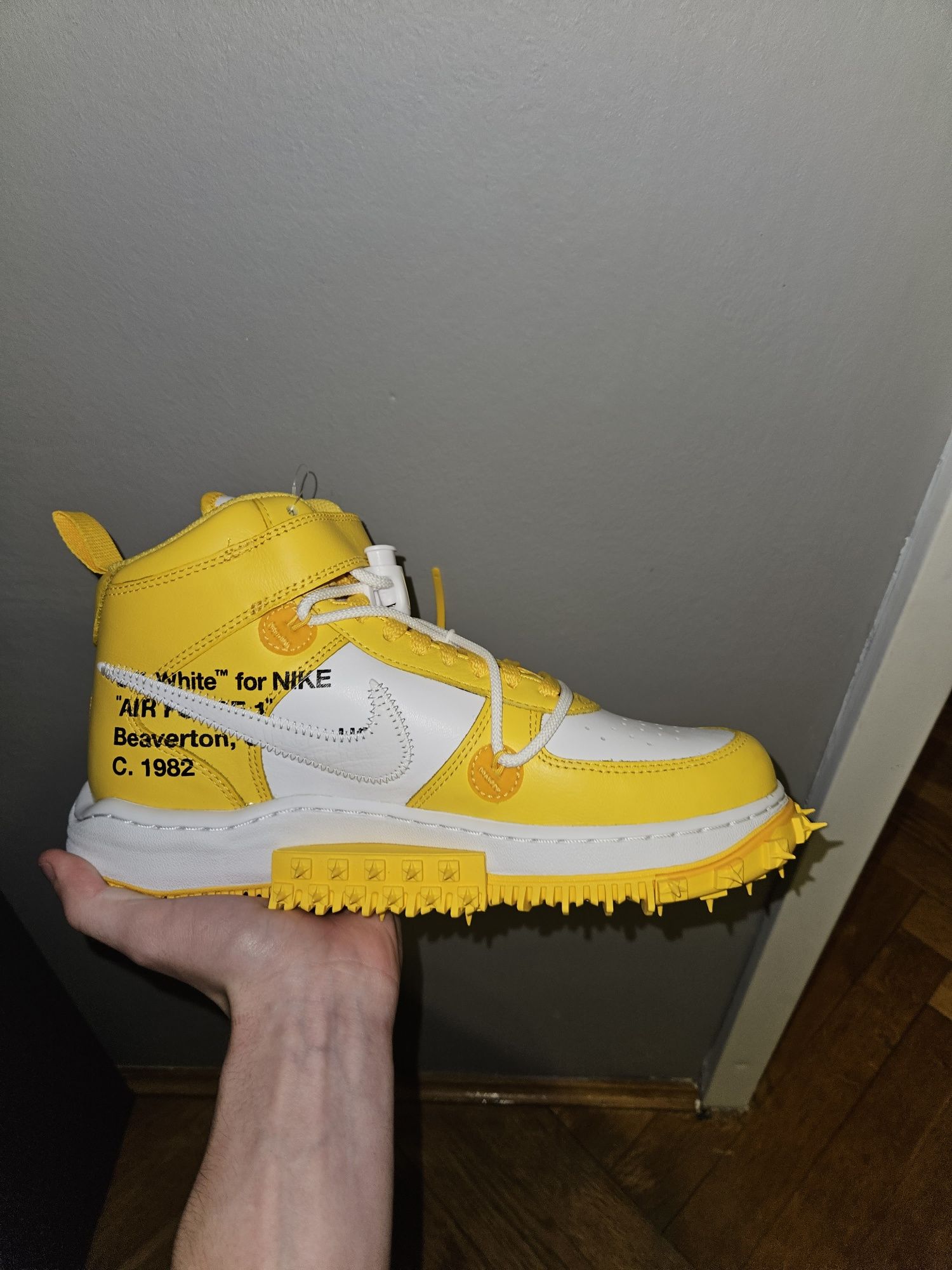 Buty off-white x nike air force 1 mid white and varsity maize