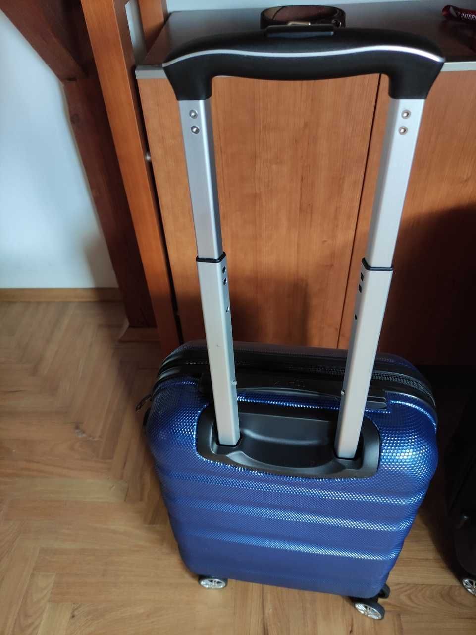 walizka kabinowa poliwęglan z TSA - nowa