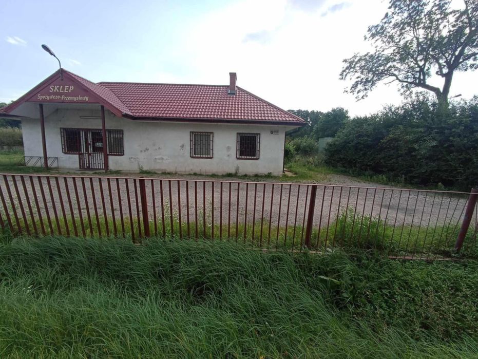 Działka z budynkiem mieszkalno-usługowym
