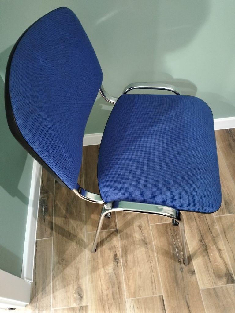 Krzesło konferencyjne do biurka niebieskie