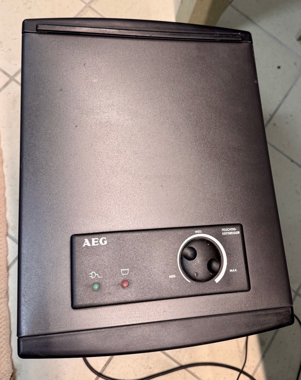 Desumidificador AEG, modelo HT LE28