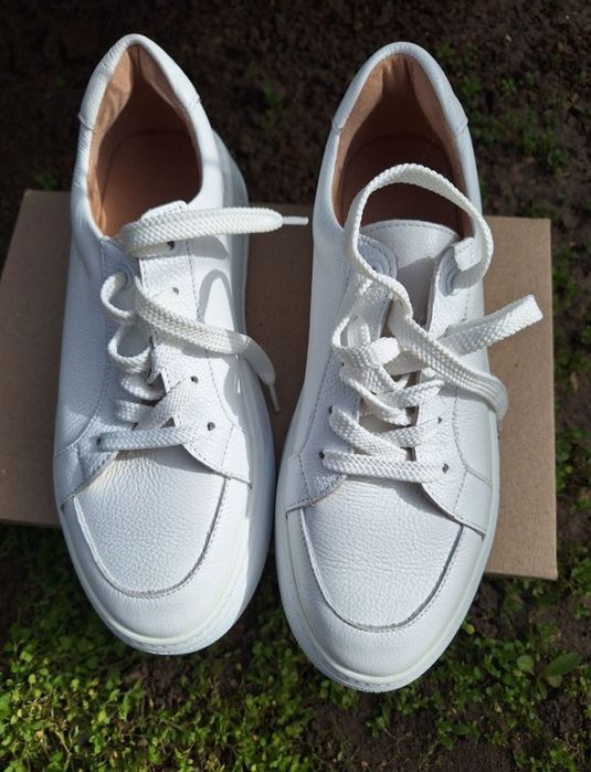 Продам кросовки натуральная кожа.