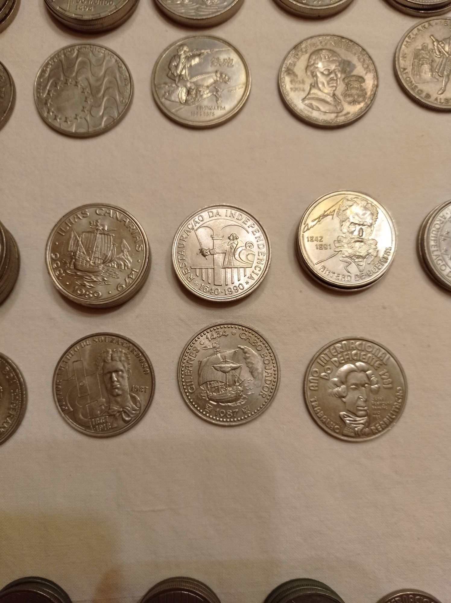 Moedas de 200 escudos / 100 escudos etc