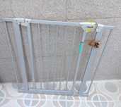 Grade de proteção de escadas e portas para criancas
