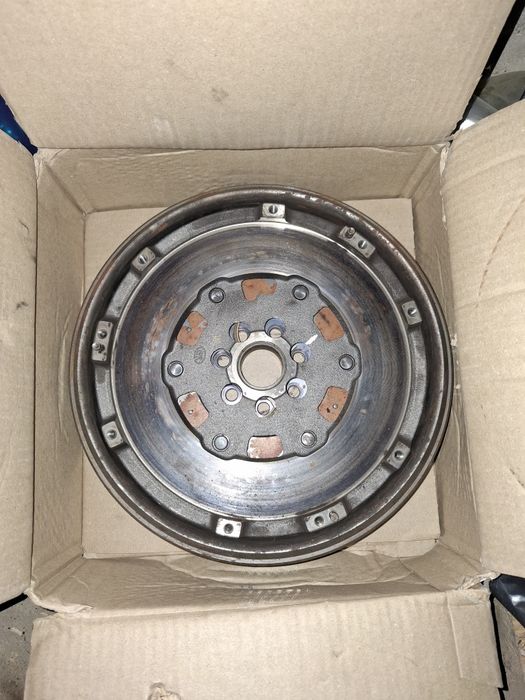 Двох масовий маховик Renault