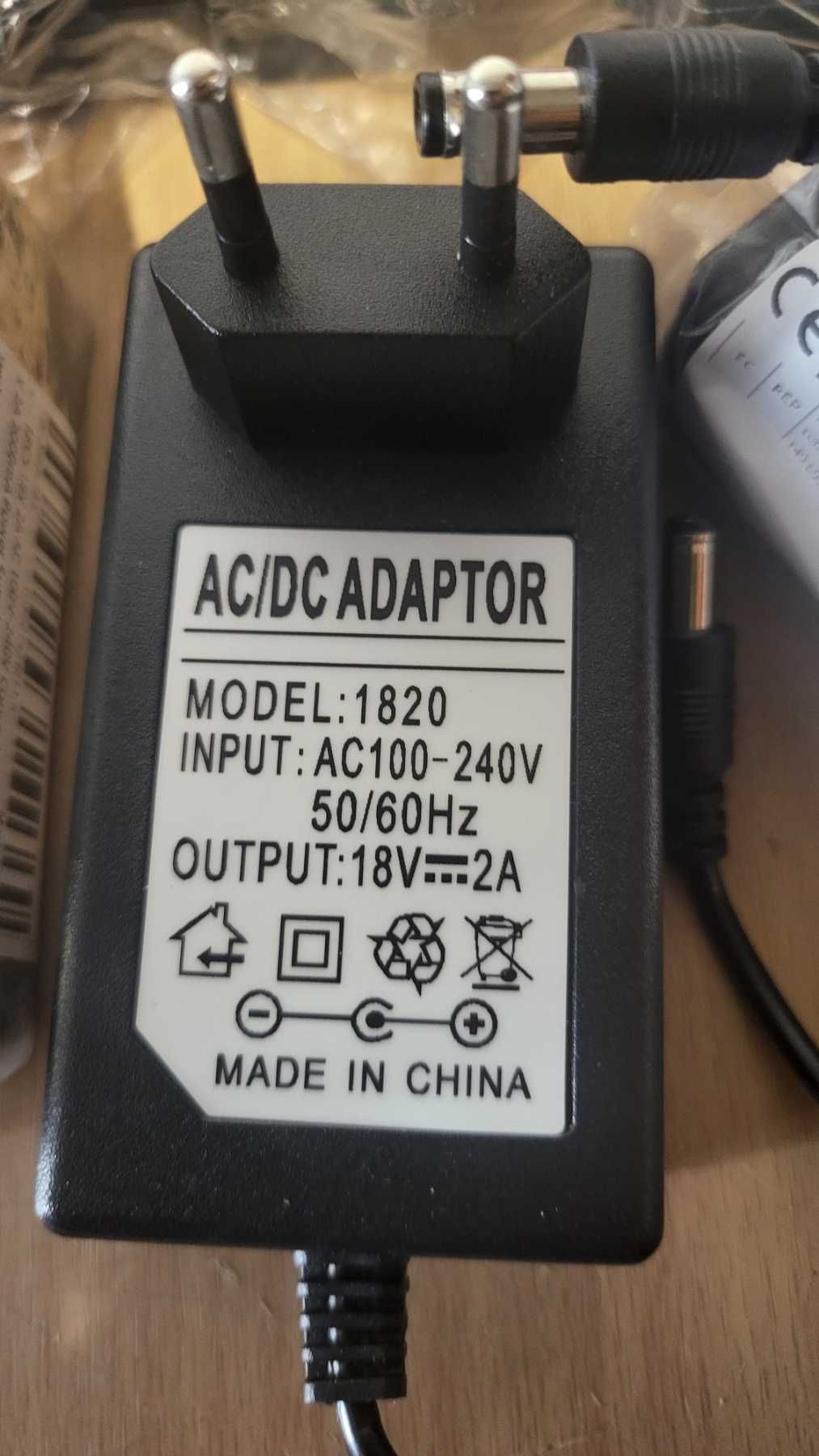 Блок живлення AC/DC 100-240V > 18V 2A