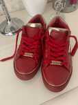Sneakersy Guess czerwone