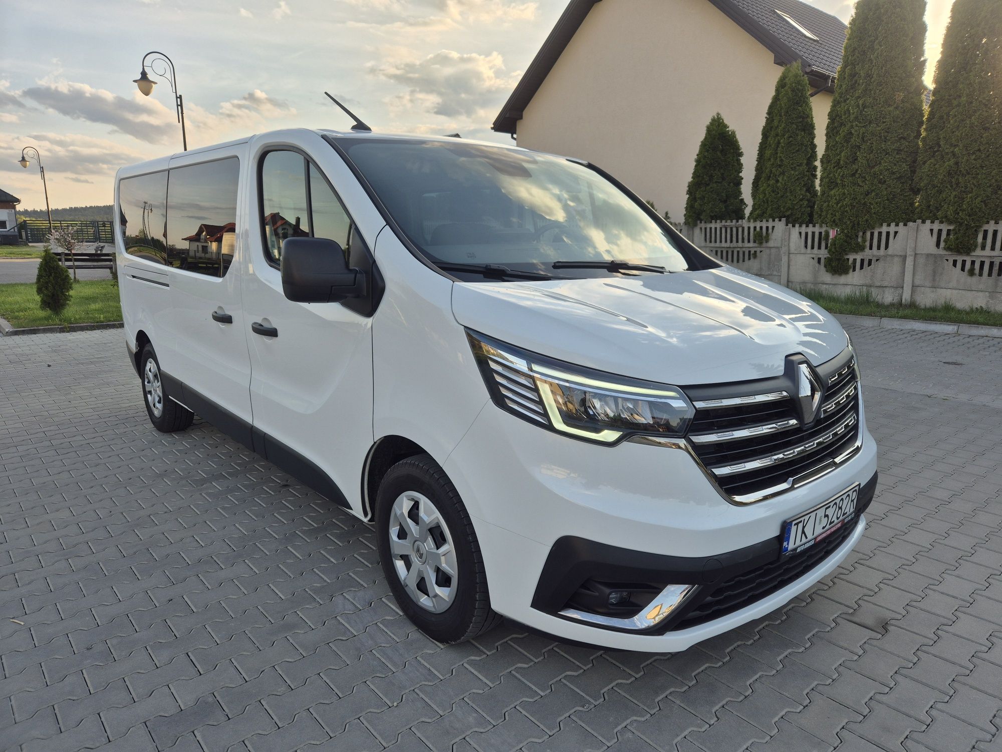 Renault trafi IV 2023 2.0dci 150km long 9 osobowy