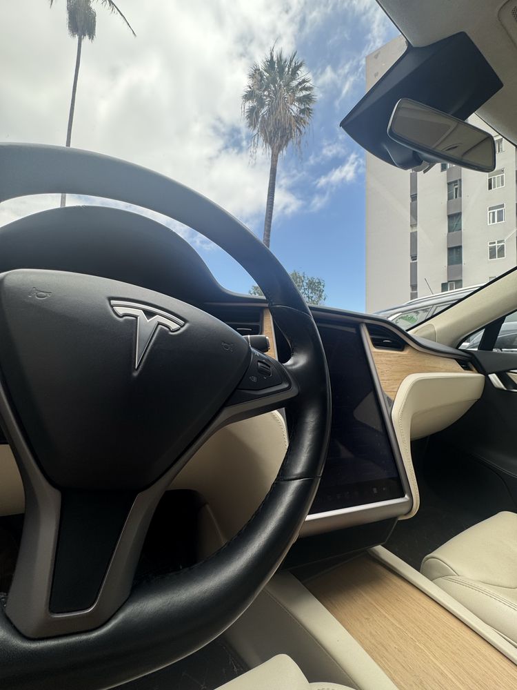 Tesla model S 75d