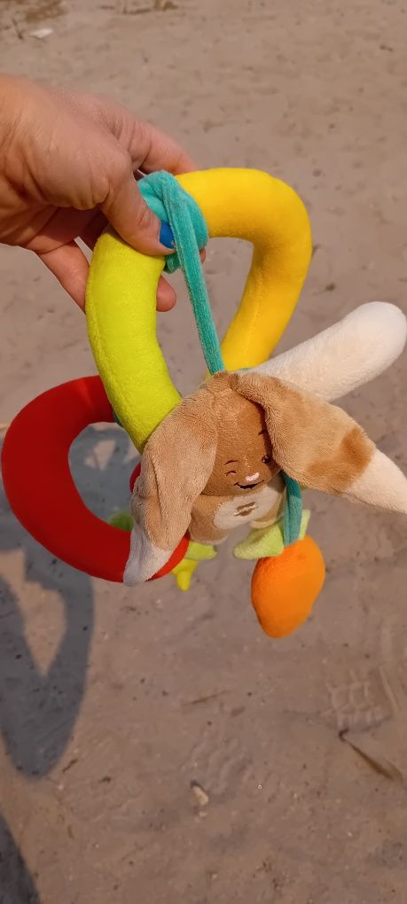 Brinquedo para pendurar no ovo/ carrinho de bebé
