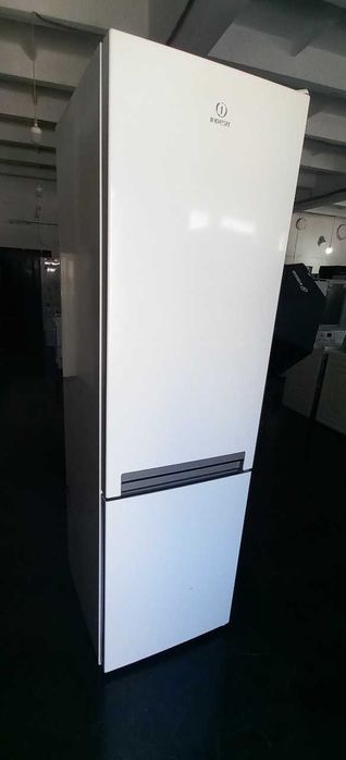 Холодильник 2-х камерний до 400л, 200см