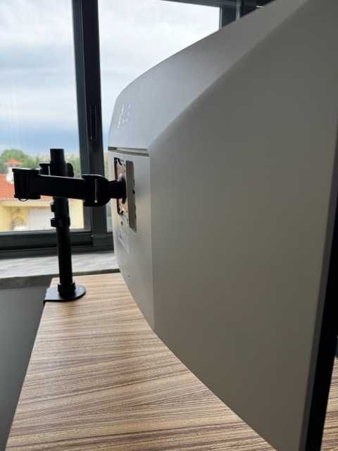 LG 38WN95C-W Monitor 38" 21:9 Curved UltraWide QHD+ Desk Arm Mount