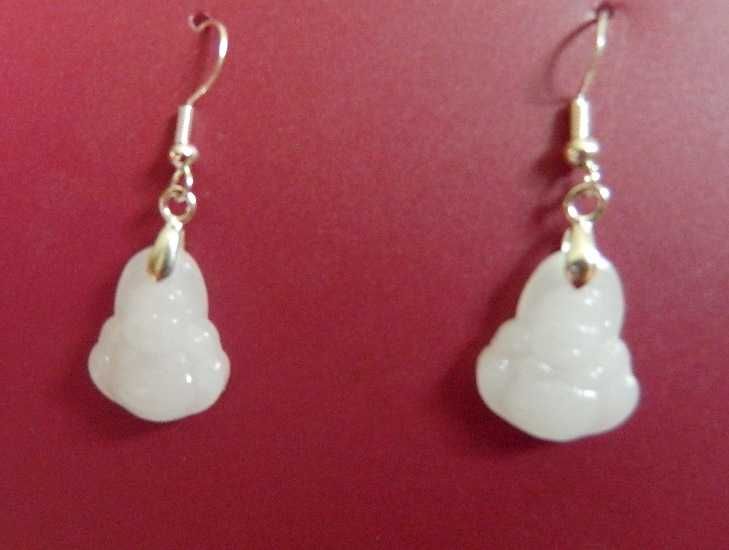 Budda i biały jadeit, delikatne kolczyki