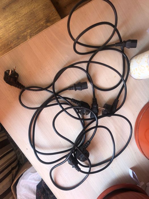 Кабель живлення до пк або моніторів