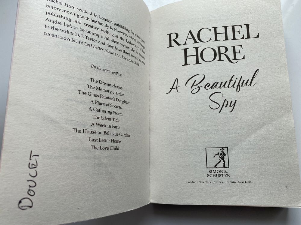 Книга “A Beautiful Spy” Rachel Hore