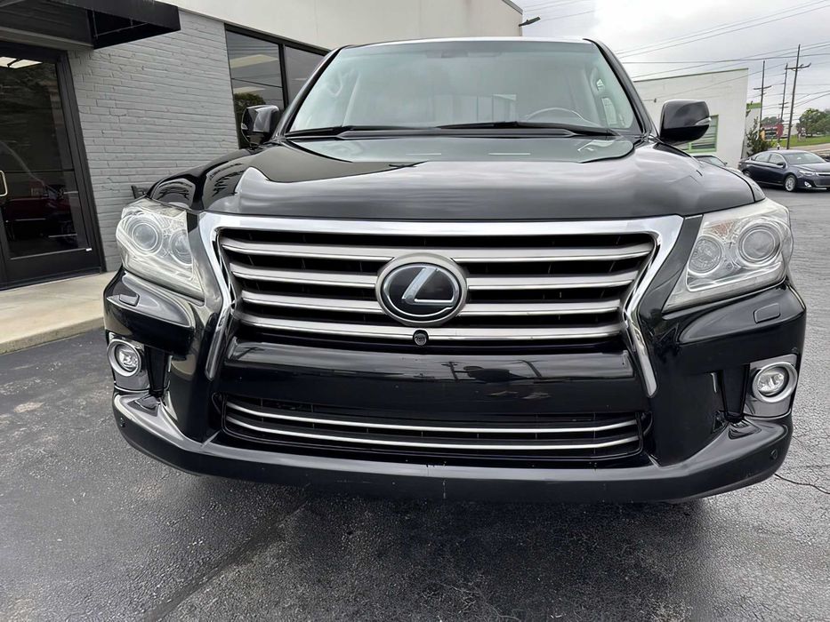 Lexus LX 570      2014