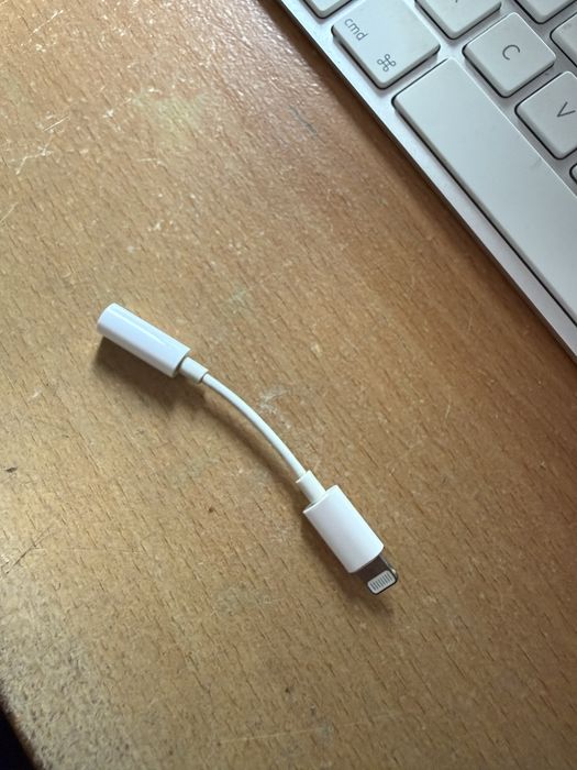 Adaptador APPLE (lightning - jack)