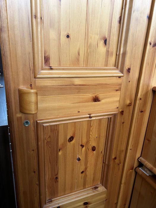 Drewniana solidna szafa