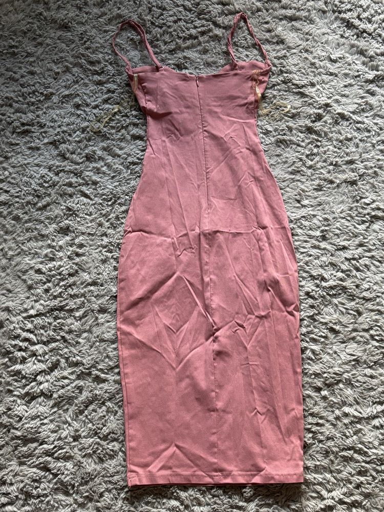 Sukienka gorsetowa Rare London