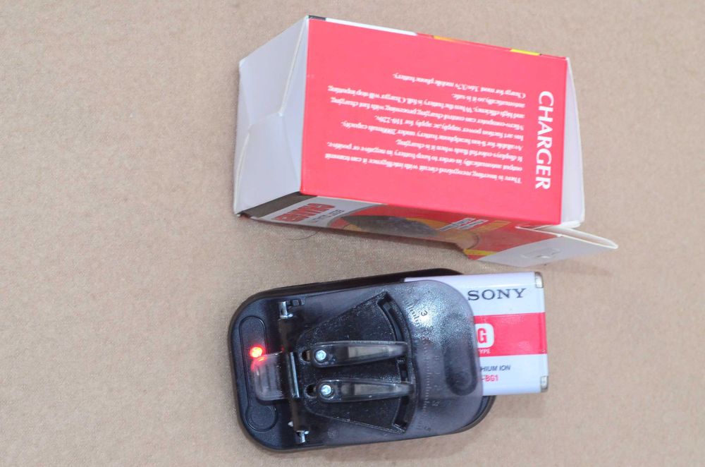 Универсальное зарядное устройство жабка крабик для аккумуляторов 3,7 в