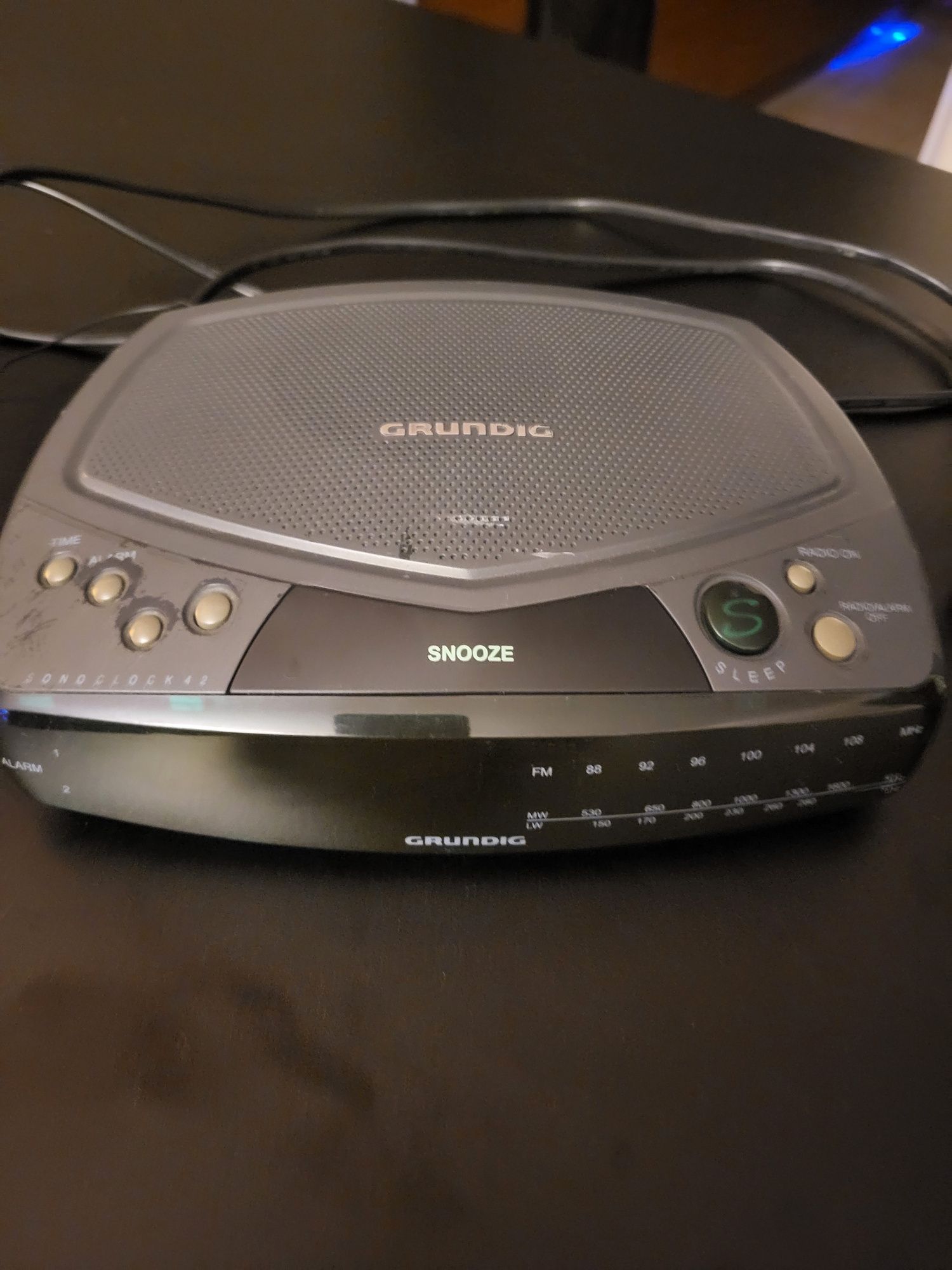Radiobudzik Grundig