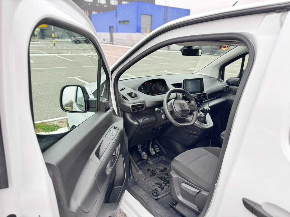 Peugeot Partner 2023 Crewcab 1.5 BlueHDi MT (100 к.с.) L2  •  Base