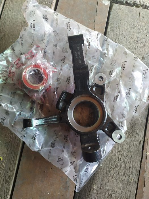 Продам поворотный кулак Шевроле Авео т250