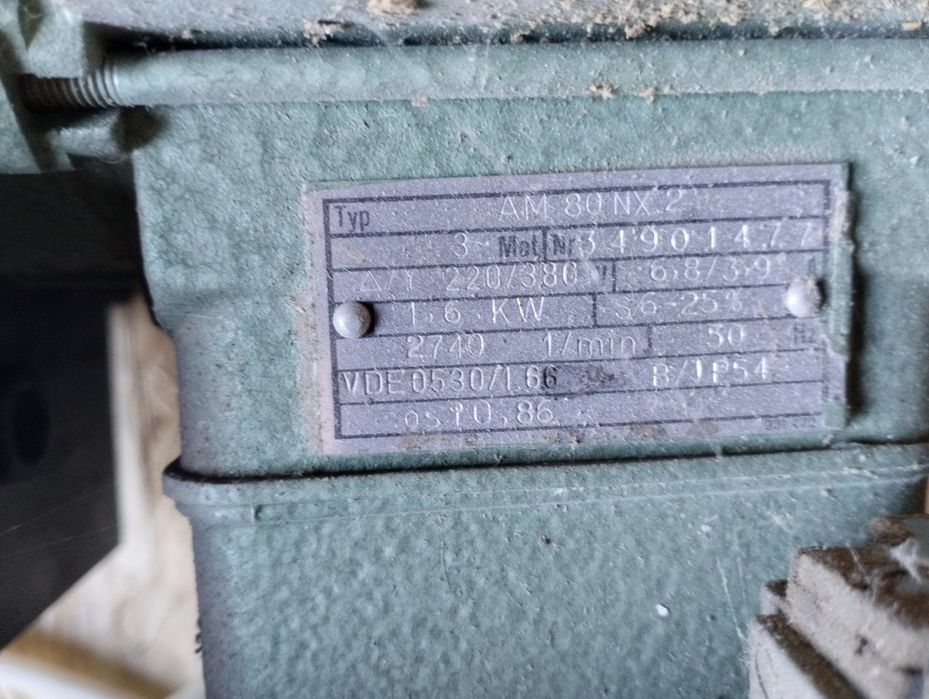 Silnik 1.6 kw z siłownikiem oraz pneumatyką