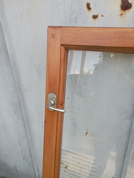 Вікно дерев'яне (двохрамне, засклене) з підвіконником