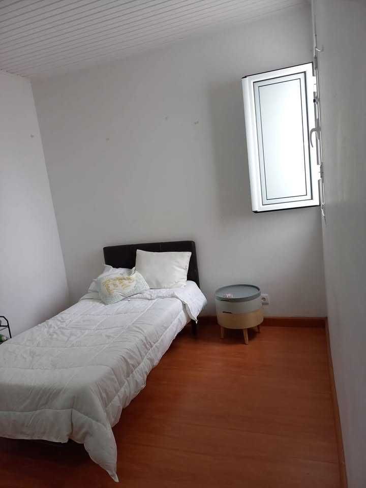 Quarto junto à Universidade dos Açores