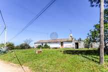 Terreno de 2.920 m2 c/ Casa de 60 m2 p/ Recuperar.