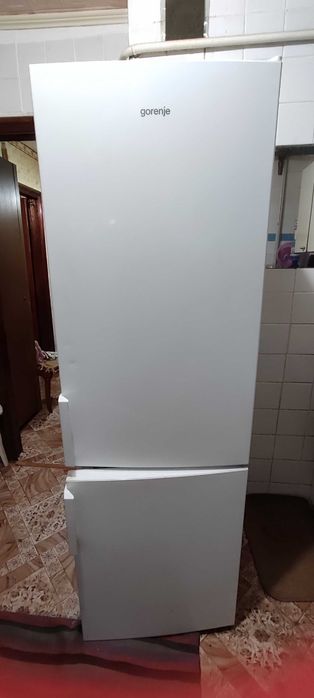 Продам Холодильник Горение,микроволновку всё в  хорошем состоянии.