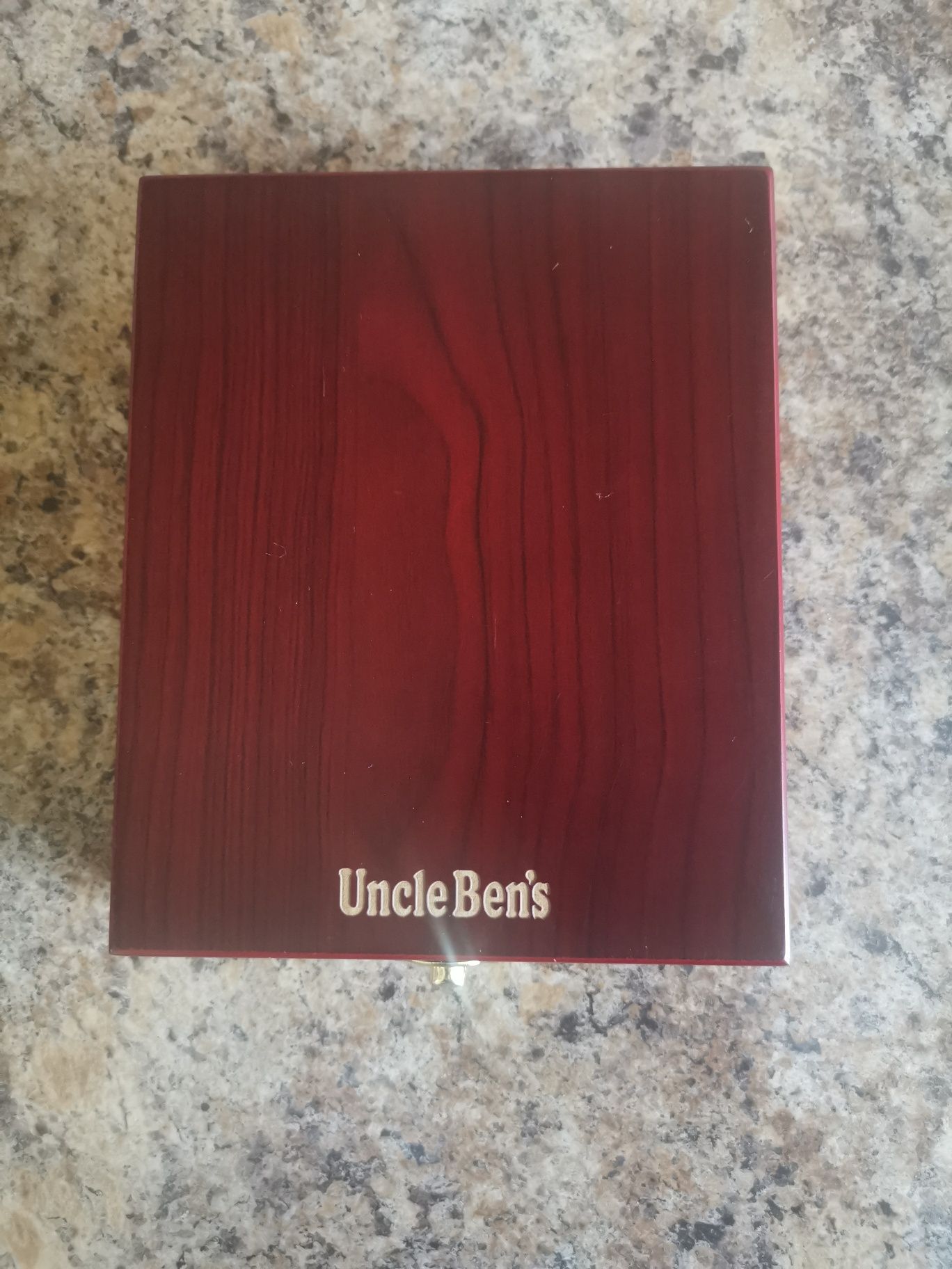 Uncle Bens nowy Zestaw do wina w drewnianym pudełku