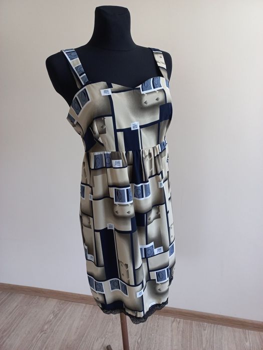 Krótka sukienka retro w geometryczne wzory