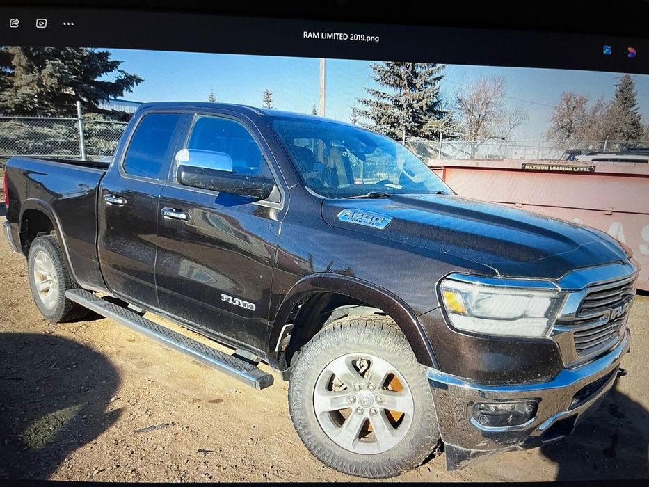 Dodge RAM Ram LARAMIE 19rok V genaracja