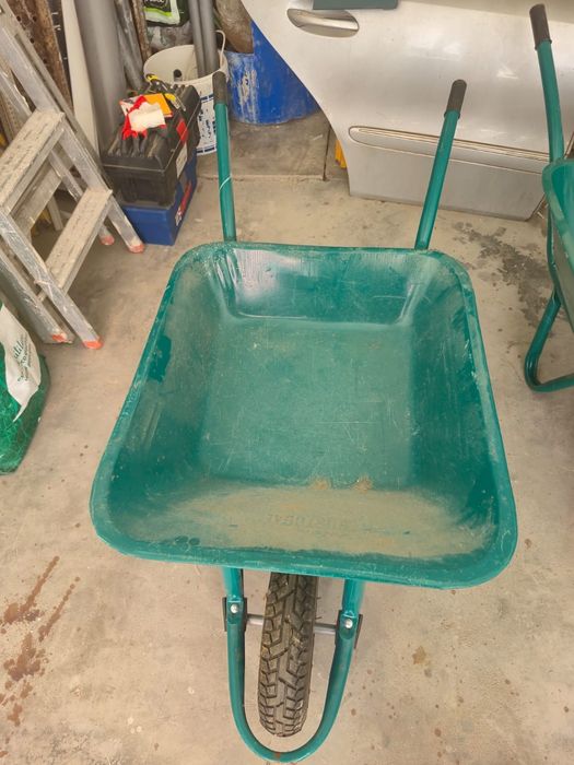 Vendo carinho de mão