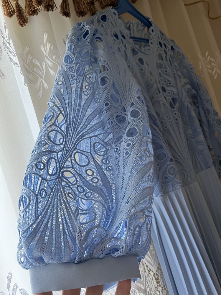 Сукня блакитна , (з мереживом )