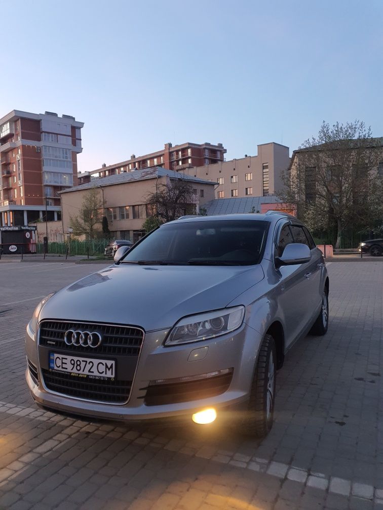 Audi q7 4.2  хороший стан