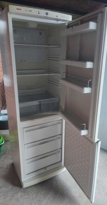 Холодильник двухкамерный Бош