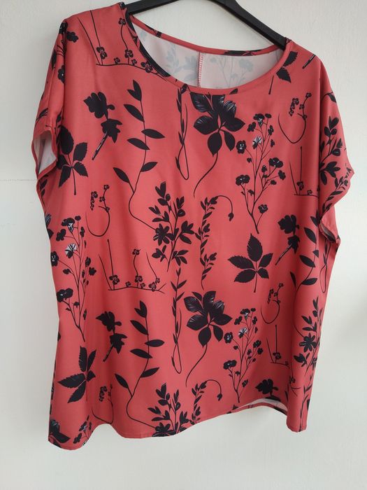 Blusa / Camisola coral com padrão floral - Tamanho XL - Nova!